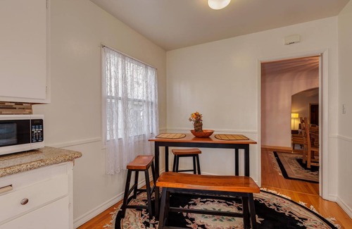 Mid-Wilshire House | Residential Duplex Home, Central LA, 3 Bed, 2 Bath+Parking!