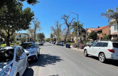 Mid-Wilshire House | Residential Duplex Home, Central LA, 3 Bed, 2 Bath+Parking!