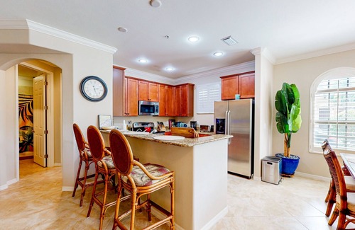 Ole Condo | Resort condo with private W/D, shared pool, and central AC