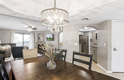 Camelback East Condo | Resort-Style Biltmore Retreat Heated Pool and Spa