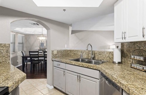 Camelback East Condo | Resort-Style Biltmore Retreat Heated Pool and Spa