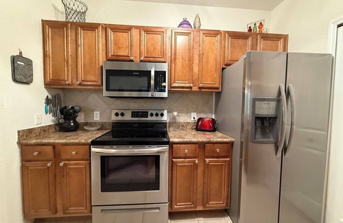 Sarasota Condo | Resort style living, 2 bedrooms condo by the pool