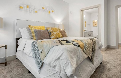 Baymeadows Apartment | Resort Style Living