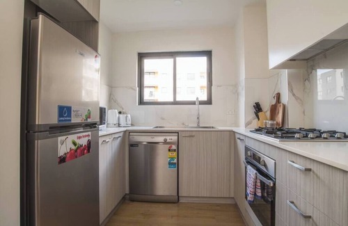 Bonnyrigg Apartment | Resort style one bedroom APT near Glof club