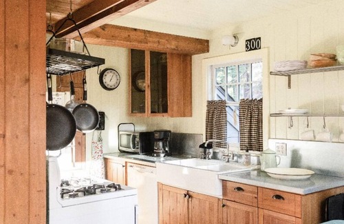 Tahoe Vista Cabin | Rest and Relaxation.Steps from the Beach