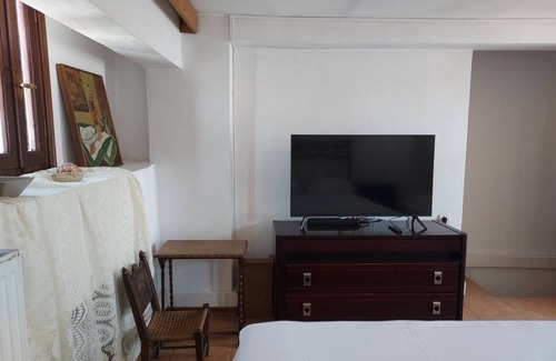 Skiros House | Rest as a local