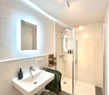 Großfischlingen Apartment | Restaurierter Altbau mit privatem Innenhof & Parkplatz