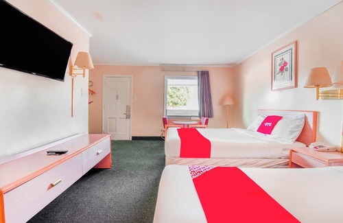 Durham Hotel | Restful Suburban Spot w/Full Beds + Parking Near Tobacco Campus
