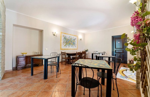 Albanella Villa | Restful Villa in Albanella with Swimming Pool and hot tub