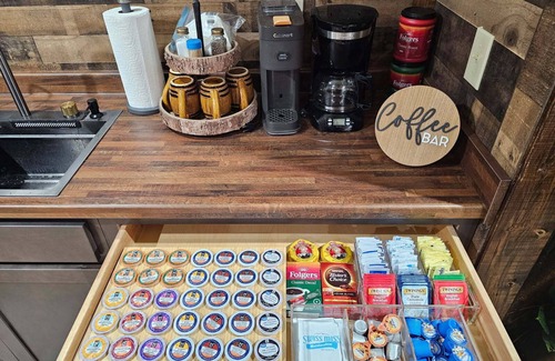 Willisburg Cottage | Restin' Holes Ky Bourbon Trail B -Sauna-HotTub-Gym-Playground-Waterfall-Themed