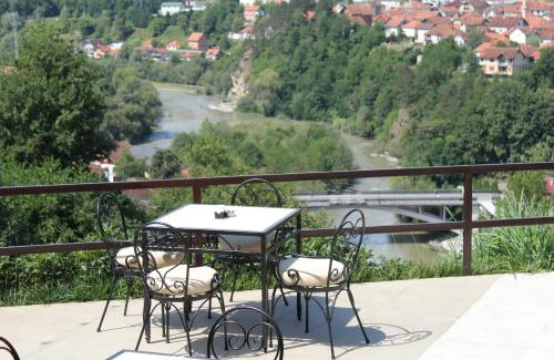 Bijelo Polje Bed & Breakfast | Restoran & Apartmani Obrov