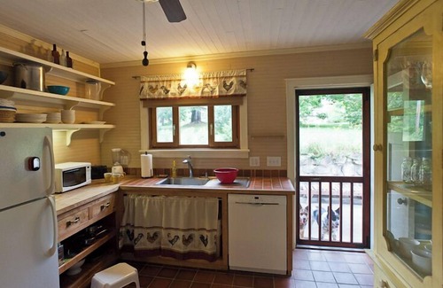 Barnardsville Other | Restored Farmhouse 1920s. Family and Pet Friendly. Borders National forest