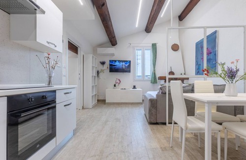 Ferrara Historic Centre Apartment | Retreat Blanket! Near Estense Castle