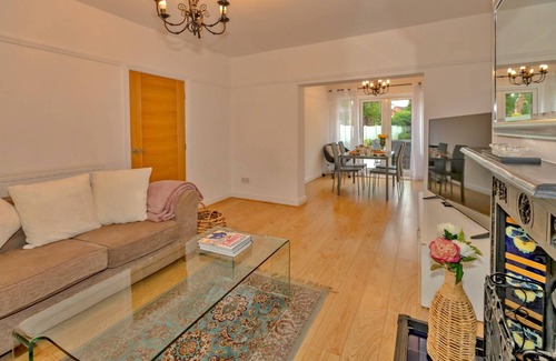 Solihull House | Retreat in Solihull near NEC Birmingham