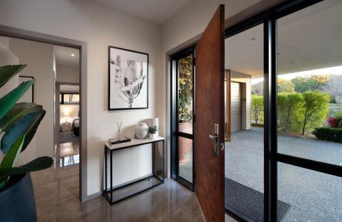 Daylesford House | Retreat Lake Daylesford - Free Wifi
