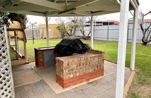 Moonta Bay House | Retreat On Nankivell - simply stunning. Perfect for small and large groups.