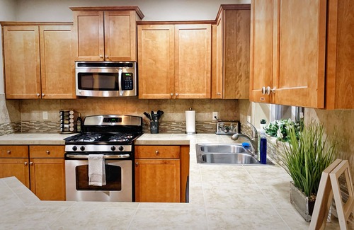 Aloha House | ♬Retreat & Relax♨ High-speed Internet, bbq, backyard Intel/Nike