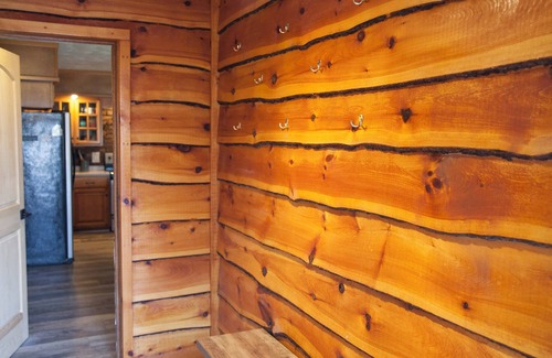 Dundee House | Retreat to Norris View located in the FInger Lakes Region.