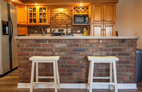 Dundee House | Retreat to Norris View located in the FInger Lakes Region.