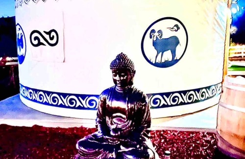 Hollister Apartment | Retreat/weddings/events sleeps 18