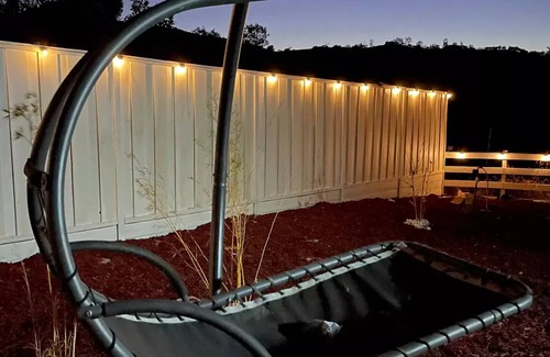 Hollister Apartment | Retreat/weddings/events sleeps 18