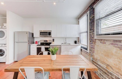 South Main Historic District Apartment | Retro Apartment | Near Broad Ave, Beale St