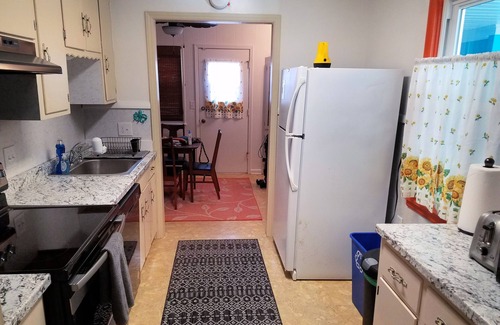 Pensacola House | Retro Bungalow Near NAS. Military Discount