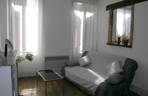 Beaumont-de-Lomagne Apartment | Retro, comfort and budget