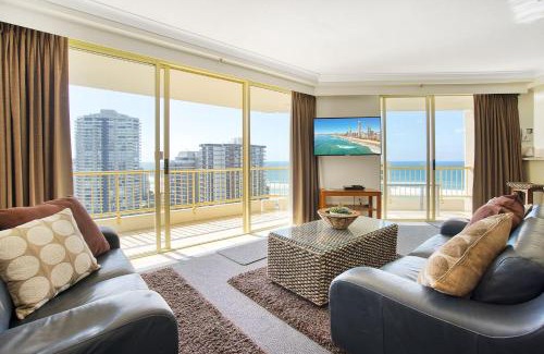 Main Beach Apartment | Retro Main Beach Hidden Gem with Waterfront Views