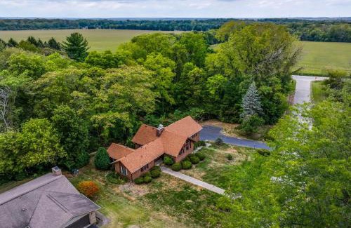 Xenia House | Retro Ohio Home on 1-Acre Property