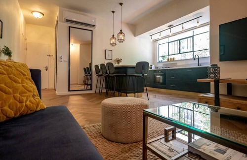 Tel Aviv Apartment | Retro Style Chic Apartment