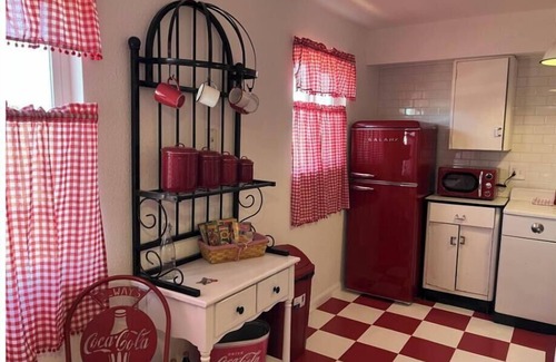 Kingman Apartment | Retro unit#3