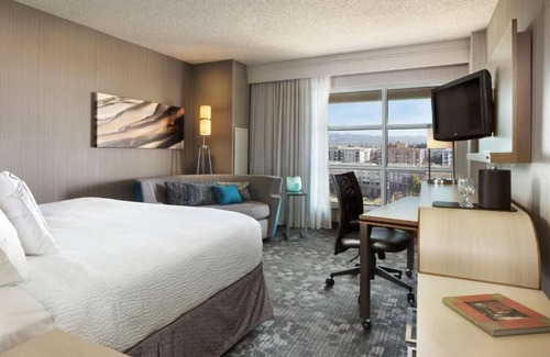 Emeryville Resort | Revel in the Lap of Luxury! Heated Indoor Pool, Short Drive to Fox Theater!