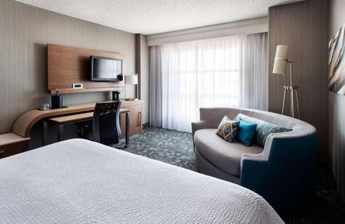 Emeryville Resort | Revel in the Lap of Luxury! Heated Indoor Pool, Short Drive to Fox Theater!