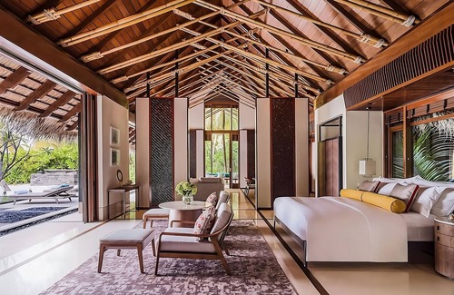 Reethi Rah Hotel | Revel in the Lap of Luxury! Private Pool, Balcony w/Beach View, Private Spa Tub