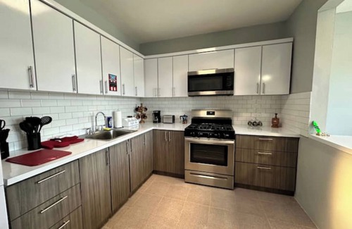 Borinquen Apartment | Revolutionary Escape! 3-BD Lolita Lebron, 4 mins to beach with Backup Generator!