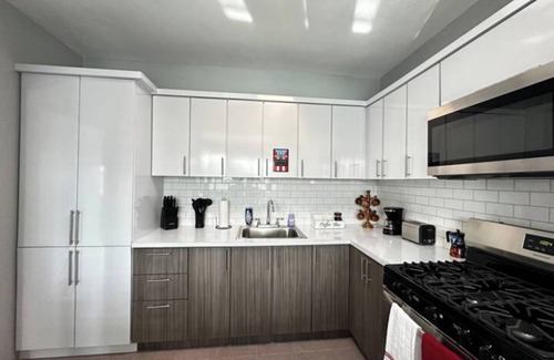 Borinquen Apartment | Revolutionary Escape! 3-BD Lolita Lebron, 4 mins to beach with Backup Generator!