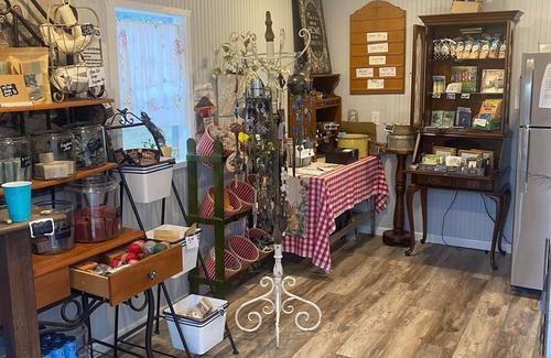 Glen Rose Cabin | Rhineland Farm Farmhouse. 20 min from DVSP, Fossil Rim, Cleburne State Park