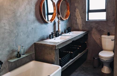 Thorny Bush Game Reserve Villa | Rhino's Rest Private Luxury Villa