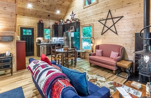 Tuckasegee Cabin | Rhododendron Rest at Running Cedar Springs - Upscale Mountain Home Located Across from Bear Lake