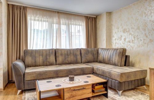 Smolyan Apartment | Rhodope Escape - Modern 1BR Apartment with Balcony & Free Parking