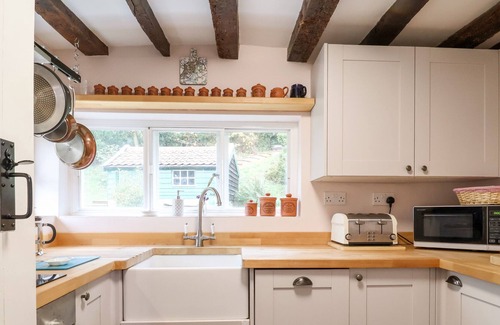 Ufford Cottage | RHUBARB COTTAGE, family friendly, with a garden in Woodbridge