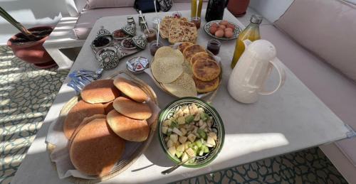 Medina of Tangier House | Riad house Lyabaïana,piscine climatisation, hammam, vue mer