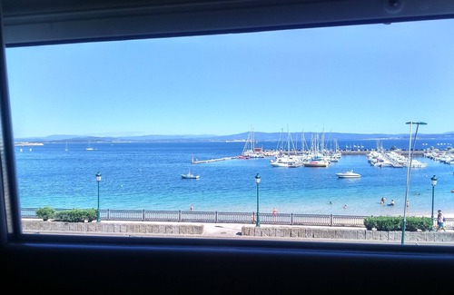 Dean Pequeno Apartment | Ribeira: 1 st beachfront with magnificent views of the ria de Arosa