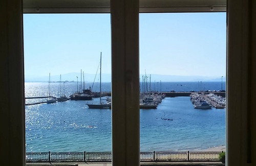Dean Pequeno Apartment | Ribeira: 1 st beachfront with magnificent views of the ria de Arosa