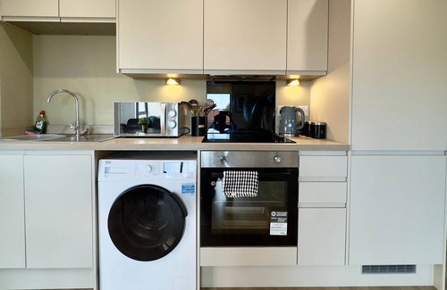 Everton Apartment | Richmond Row 1 Bed Apartment - Secure Parking & EV
