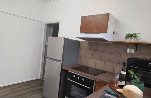 Taunton House | Ridge Top Farm House - 20 mins from Agnes Water/1770 - bush and beach holiday