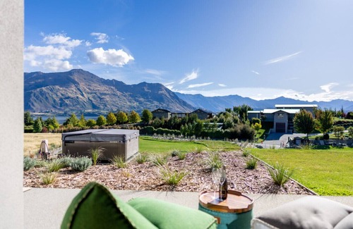 Wanaka Villa | Ridgecrest | Lake Views | Sleeps 12