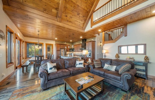 Sugar Mountain House | Ridgetop Views from Sugar Mountain-Scenic Solitude