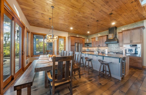 Sugar Mountain House | Ridgetop Views from Sugar Mountain-Scenic Solitude